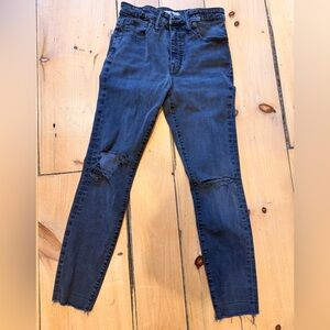Madewell black curvy high rise skinny distressed jeans size 28